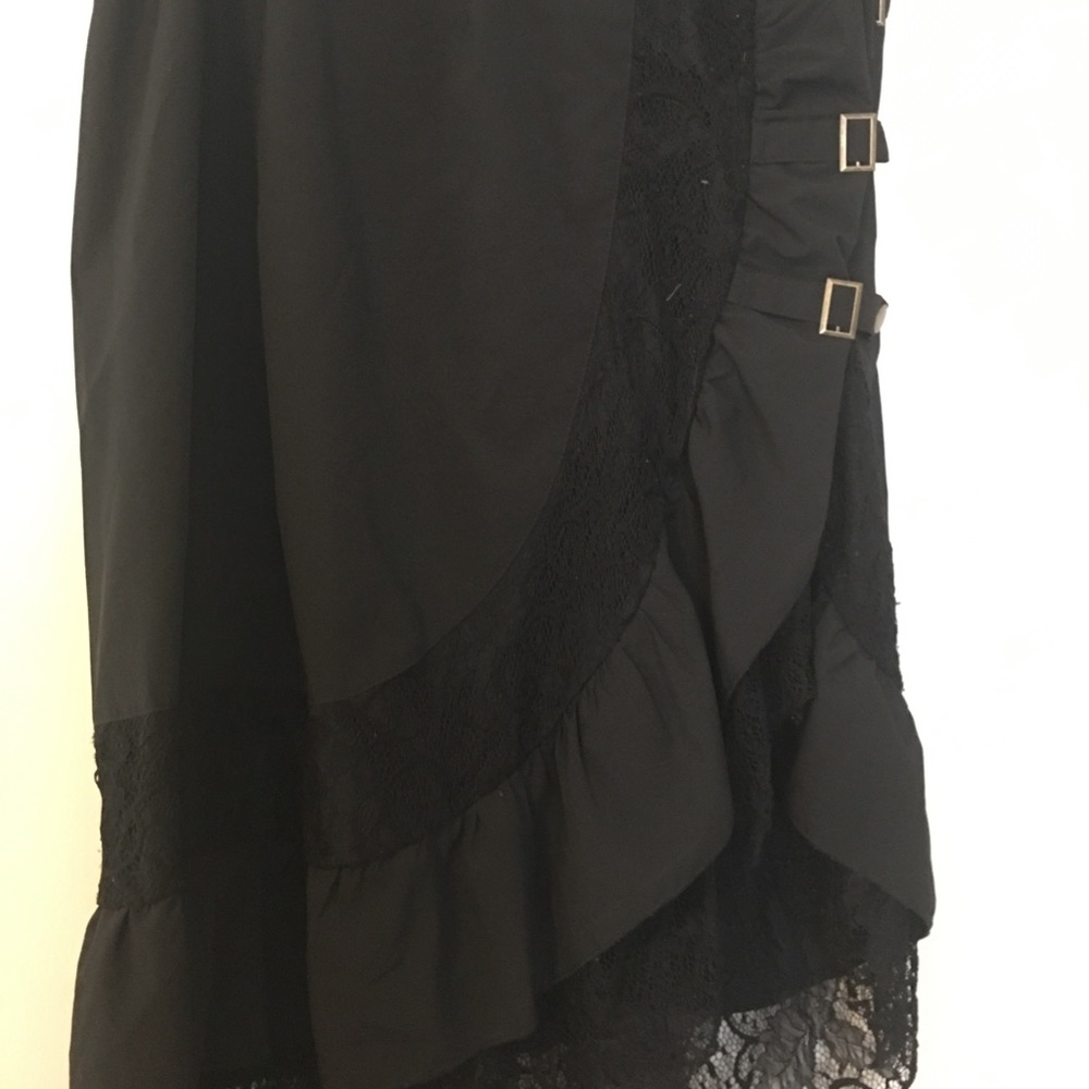 Cute ruffled goth style skirt . ( top separate)